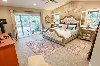 Image de Sequoia Honeymoon Villa Retreat-Private Pool, Gym, Chef's Kitchen, Orchard & Garden