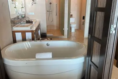 Image de Grand Luxxe 2ch Villa 278 m2 16 parties Golf Tennis Gym Spa 2 Massages Inclus