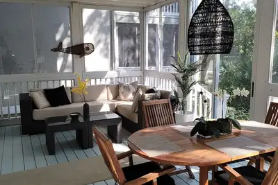 Image de Sea Oaks - 2 Bedroom Ground Level Tennis Villa In Lush Gated Community