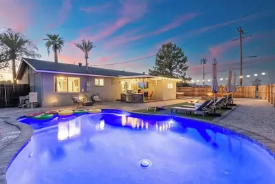 Image de Old Town Oasis with Large Pool + Views!