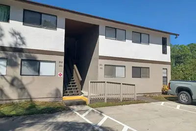 Image de Modern 2-bedroom with Ac and WiFi in charming Palm Bay. Clean with Washer/Dryer.