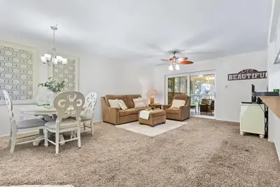 Image de Charming 2-bedroom beach condo in Sunny St. Petersburg