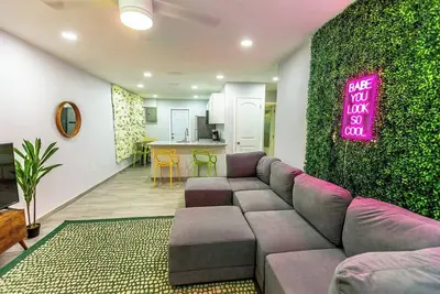 Image de Garden-Inspired Stay, Walk to Bay & Downtown