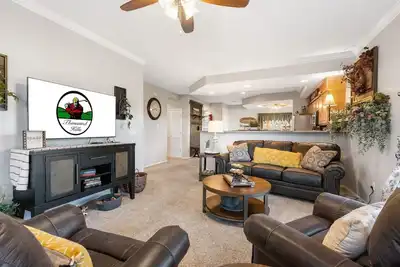 Image de Golf Course Views + Show Discounts = Your Perfect Branson Stay