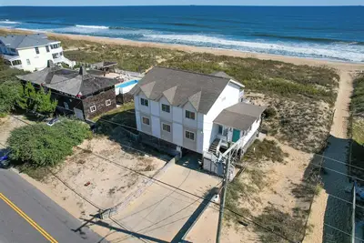 Image de Ocean Tide - 7 bedroom, 5 bath oceanfront home with direct beach access