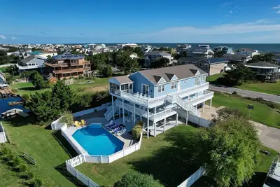 Image de Sea Salt - New 6 bedroom home with spectacular views, pool, GameRm.