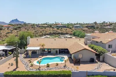 Image de New Luxe Heated Pool, Spa w Mountain Views Designer Duplex Villa w 5 King beds