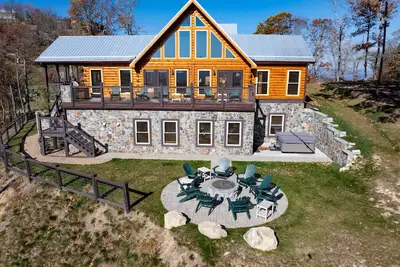 Image de Panoramic Blue Ridge Escape – Soak, Stargaze & Explore! Sleeps 14