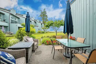 Image de The Beach Retreat-Stylish 2-bedroom view condo in Birch Bay