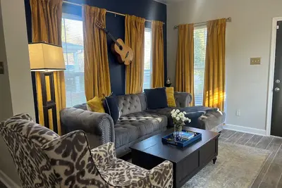 Image de Luxury 3-Bedroom House Near Midtown/Downtown