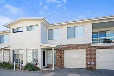 Image de Modern 3 bedroom townhouse 750m to the beach and foreshore in Lake Illawarra