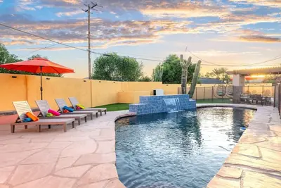 Image de Outdoor Oasis: Mini Golf, Lawn Games, Pool