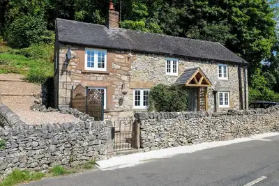 Rock Cottage, pet friendly, with a garden in Wirksworth
