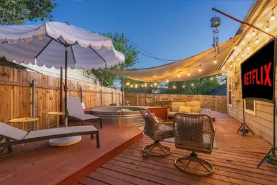 Image de 4br Heated Pool & Theater for Group, Acl/F1, Min to Dt, Ut, and Moody Center