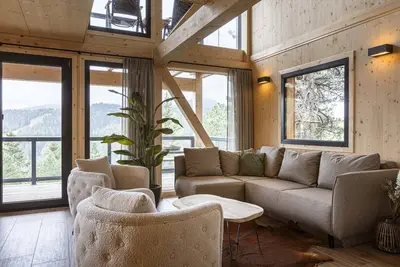 Image de Superior Chalet #21 with Sauna & Hot Tub