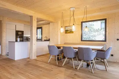 Image de Superior Chalet #23 with Sauna & Hot Tub
