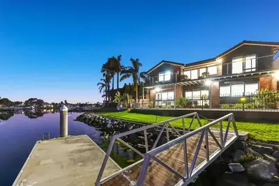 Image de Waterfront Canal beach view + Private Jetty