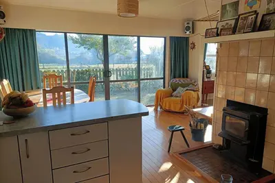 Image de Spacious 4-bedroom, dog friendly family home in Brooklyn.