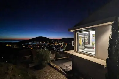 Image de Les Mille et Une Vitres - Villa d'architecte sur les hauteurs de Port Vendres