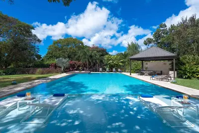 Image de Happy Trees in Sandy Lane by Personal Villas - Comfortable Calming Atmosphere