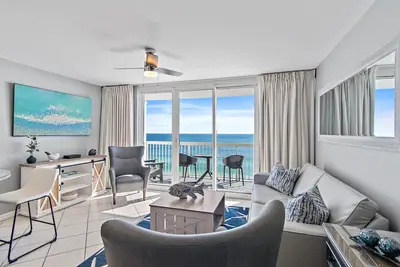 Image de Pelican Updated 14th floor 1 bedroom Condo on the beach - New-
