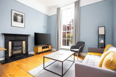 Image de 2Bed Flat W/ Private Balcony & Fireplace