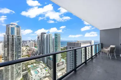 Image de 45th-Floor Luxury Condo | Stunning City Views