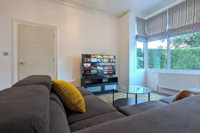 Image de Large Edwardian Cadbury Home 4 bed 3 bath