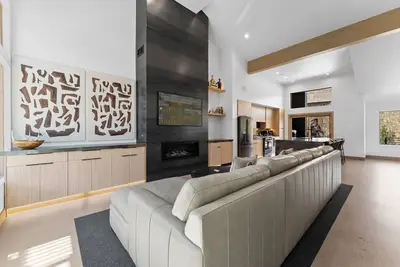 Image de Townhome Only Steps From Ski Lifts w/ Mountain Views from Private Hot Tub!