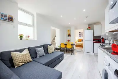Image de This apartment is a 3 bedroom(s), 3 bathrooms, located in Greater London, En.