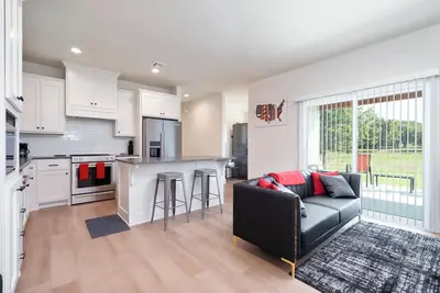 Image de Unique Connected Two-Side Home for Groups!