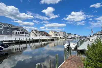 Image de Charming Newly Renovated 4-Bedroom House On Lagoon In Beach Haven West