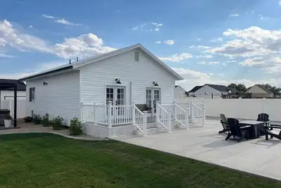 Image de Charming home 2 bed 2 full bathrooms, kids zone and adult zone.