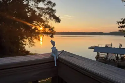 Image de 4. 2-Acre Lakefront– Game Room,Hot Tub & Private Dock!