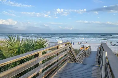 Image de 3-bedroom townhome in brilliant Destin! Heated pools and white sand beaches!