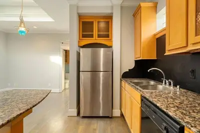 Image de Elegant Lemmon Suite 203 : 2br\/2ba Apt