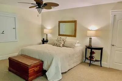 Image de The Loft is a large beautiful apartment. 2 miles from Davidson/4 from Mooresville