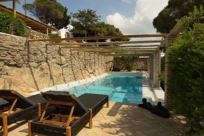 Baroness in Mykonos with 5 bedrooms and 4. 5 bathrooms