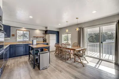 Image de Walk to Pacific City Beach Access: Home w\/ Deck!