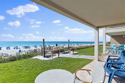 Image de 50 Second walk to Beach Ground floor condo