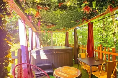 Image de 2 La Cabane Enchanteresse (immersion totale en pleine forêt)