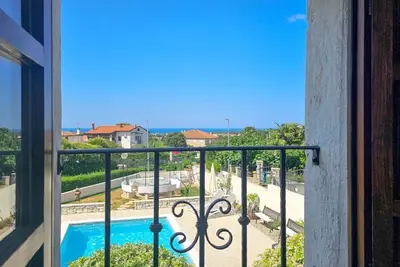 Image de Superbe appartement avec vue sur la mer par la fenêtre, piscine, terrasse, climatisation