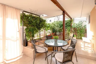 Image de Appartement pittoresque avec superbe terrasse, jardin, machine à laver, WiFi