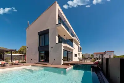 Image de Villa exquise près de la plage avec vue sur la mer, piscine privée, gymnase à seulement 700 mètres de la plage