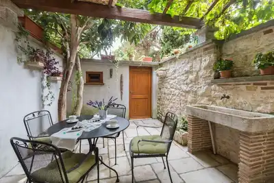 Image de Appartement unique au milieu de la vieille ville de Porec à seulement 150 mètres de la plage avec jardin méditerranéen