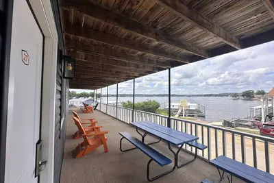 Image de Spectacular 3 bedroom 2 bath Unit 27