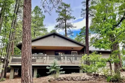All \"Decked Out\" Tree House in Pinetop, Az