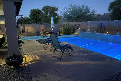 Image de Spacious open concept rancher with private heated pool in Johnson Ranch