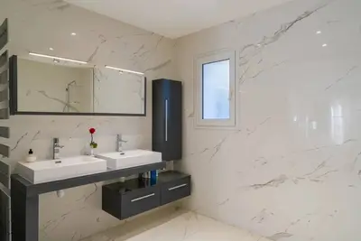 Image de Your Luxe Retreat in Cannes with Poolside Bliss