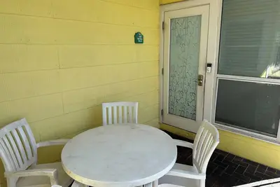 Charming 2-Bedroom Apartment Steps From Beautiful Clearwater Beach!